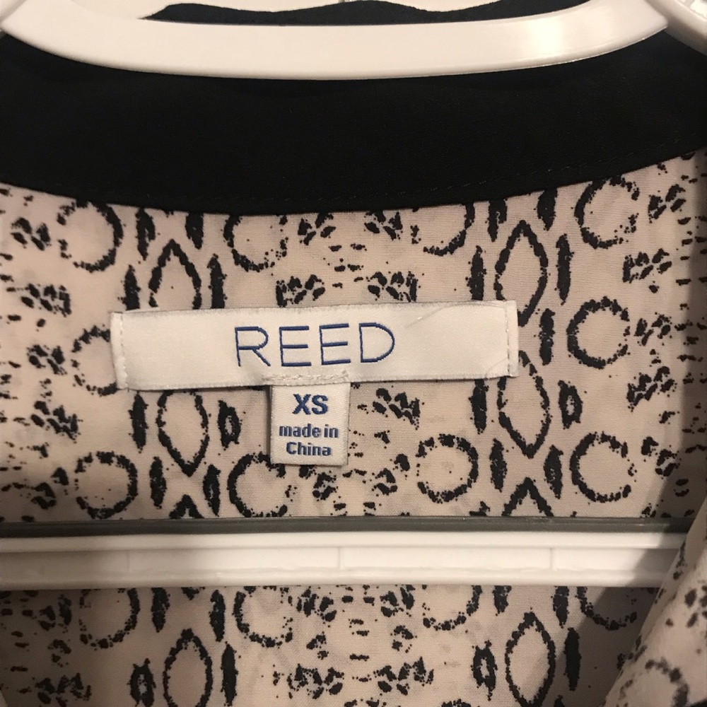 XS Reed Sleeveless Button Down Top - Picture 3 of 4